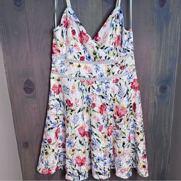 Blue Rain Floral Lace Dress - Picture 2 of 4